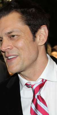 Johnny Knoxville, Stunt performer, comedian, actor, screenwriter, and producer, alive at age 44